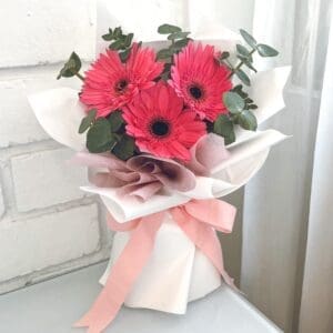 Kyra-Pink-Bouquet-Pink-Petals